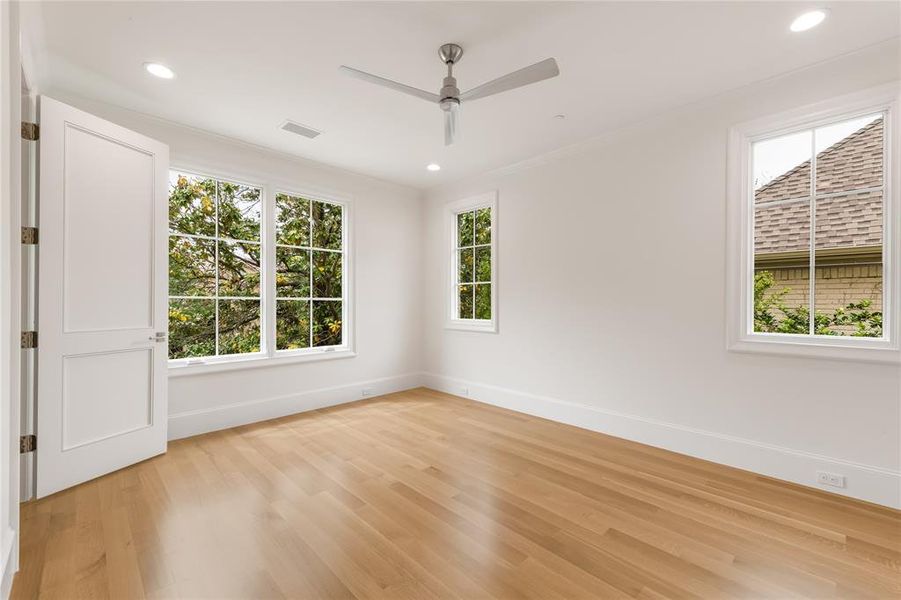 Spacious, unfurnished interior of a new home in , University Park (Image 17).