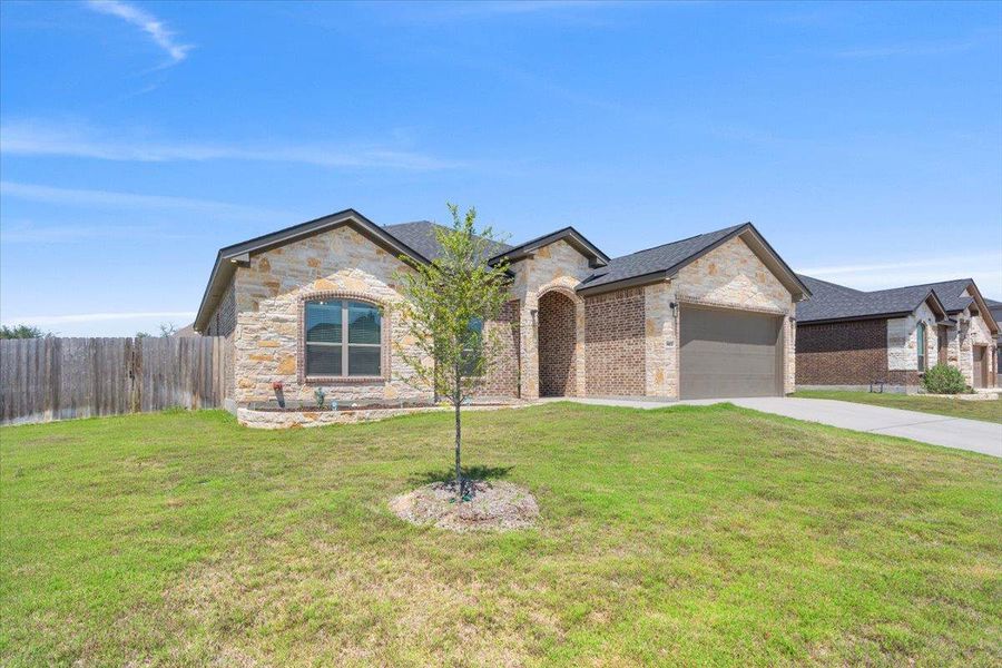 Front exterior of a new home in , Belton, TX, highlighting curb appeal (Image 21).