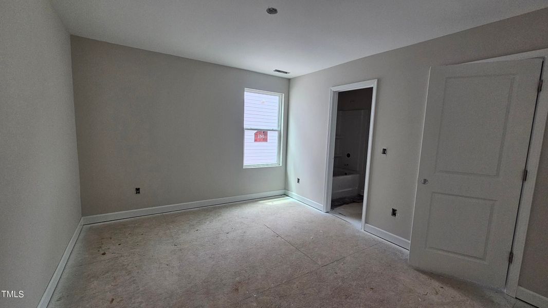 Spacious, unfurnished interior of a new home in Gregory Village, Lillington (Image 36).