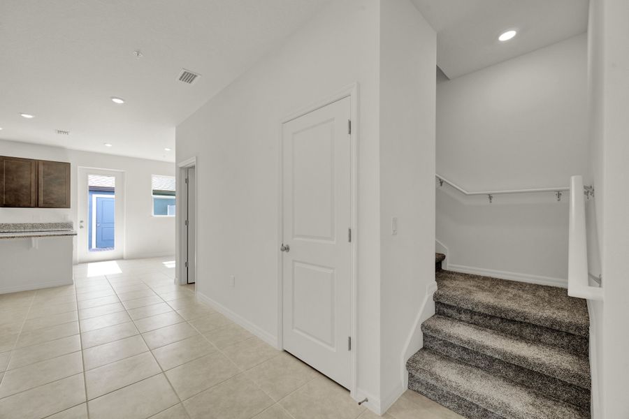 Spacious, unfurnished interior of a new home in Eden Crest, Apopka (Image 13).