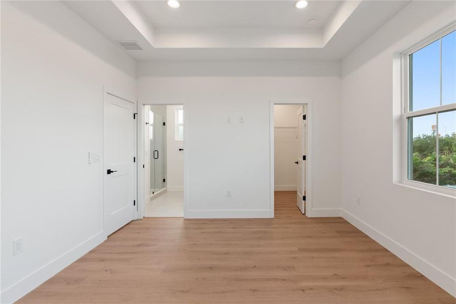 Spacious, unfurnished interior of a new home in , Tampa (Image 38).