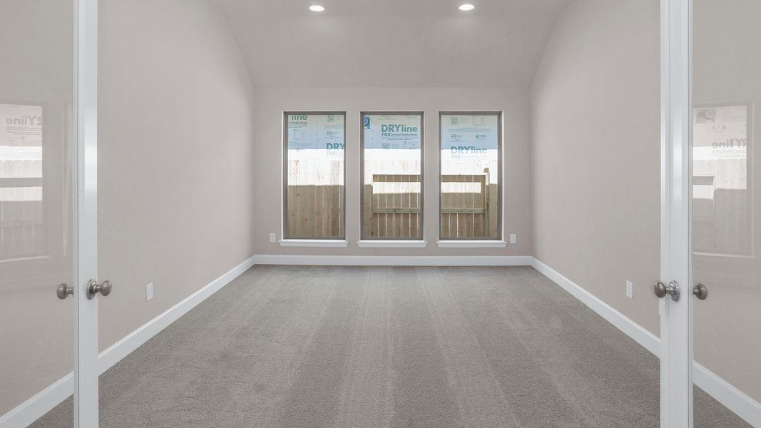 Spacious, unfurnished interior of a new home in Evergreen, Conroe (Image 12).