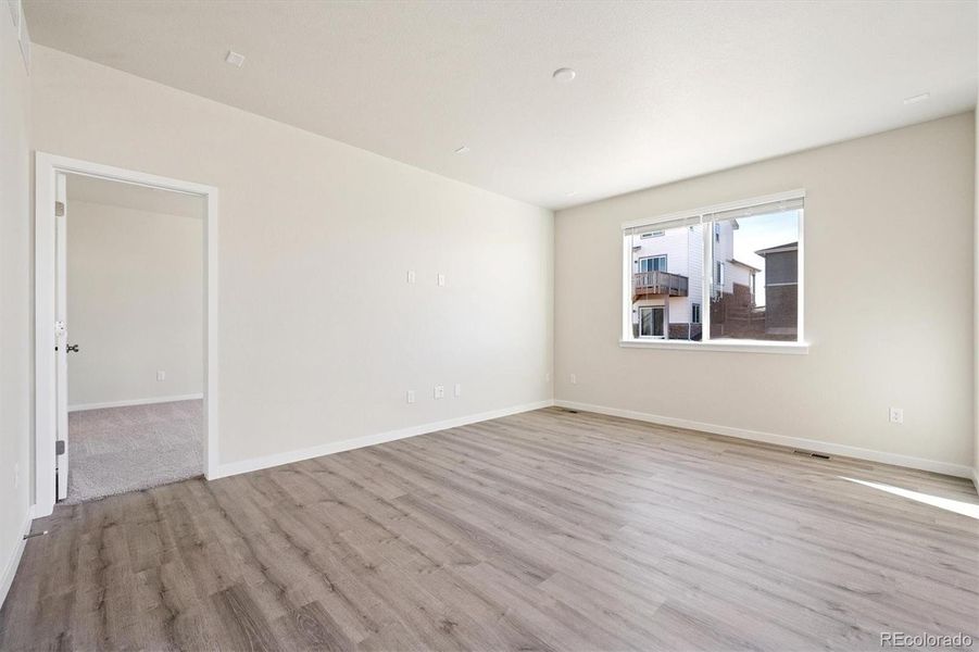 Spacious, unfurnished interior of a new home in The Aurora Highlands, Aurora (Image 14).