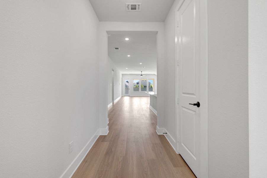 Spacious, unfurnished interior of a new home in Treeline, Justin (Image 13).