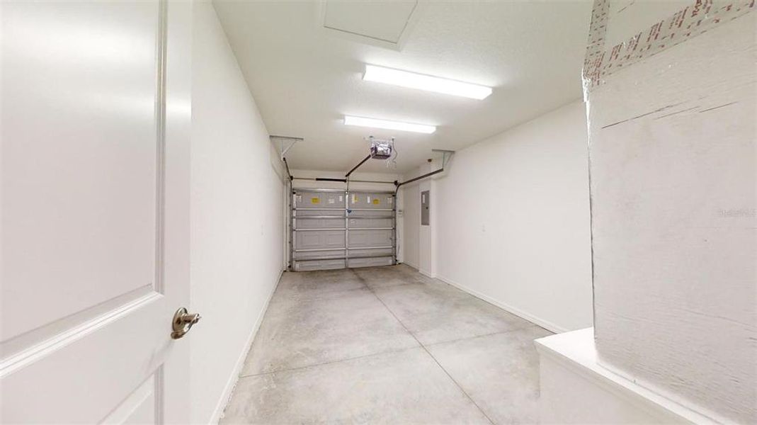 Spacious, unfurnished interior of a new home in , Dunnellon (Image 20). Spacious, unfurnished interior of a new home in , Dunnellon (Image 20).