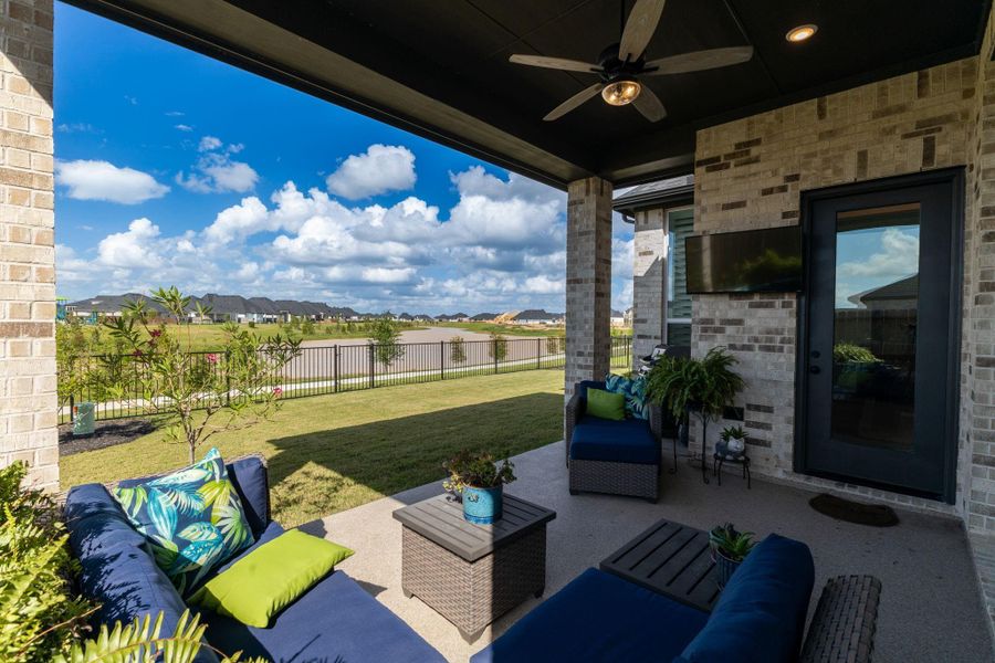Exterior details and patio area of a home in Cross Creek West, Fulshear (Image 23).