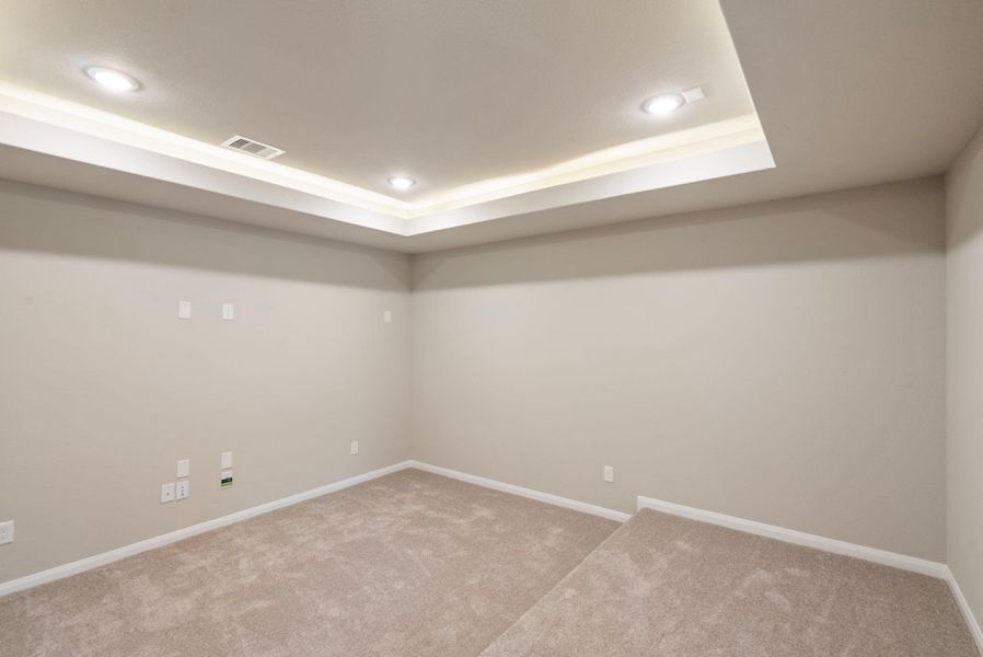 Spacious, unfurnished interior of a new home in Valencia, Manvel (Image 14).