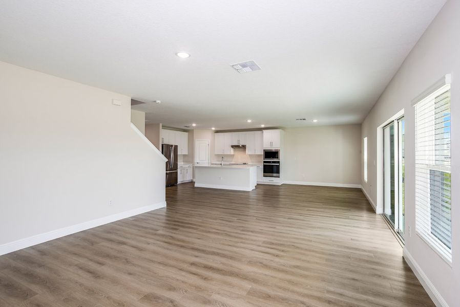 Spacious, unfurnished interior of a new home in Pasadena Landing, Wesley Chapel (Image 13).