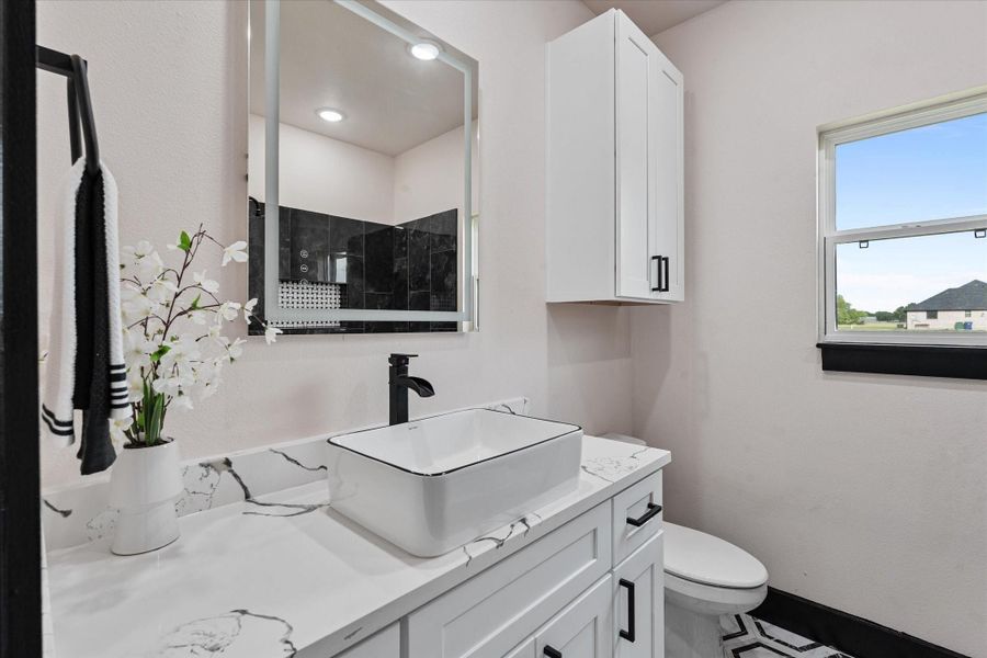 Hall way Bathroom between 2 and 3 bedrooms