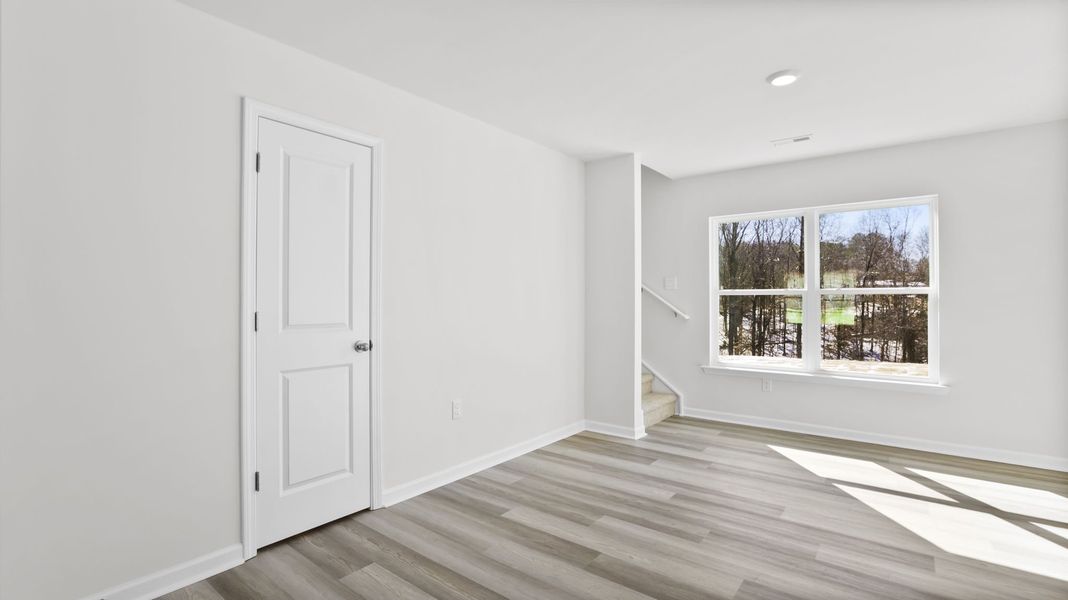 Spacious, unfurnished interior of a new home in Cloverdale Hills, Piedmont (Image 19).
