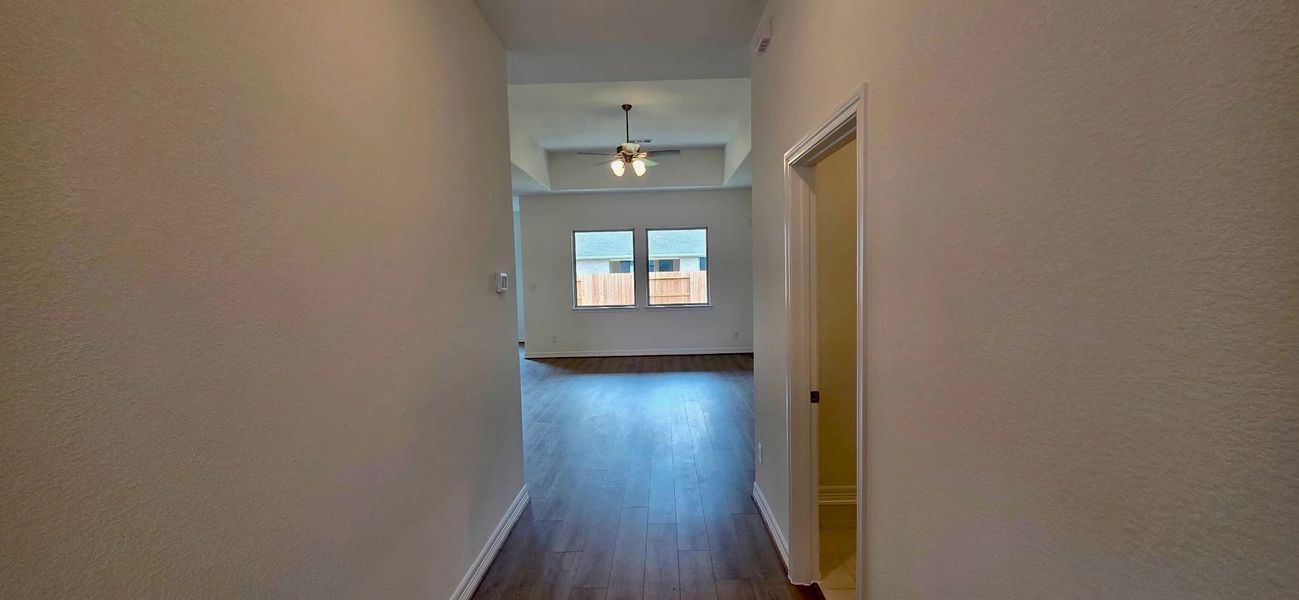 Spacious, unfurnished interior of a new home in Sunterra Lakes, Brookshire (Image 19).