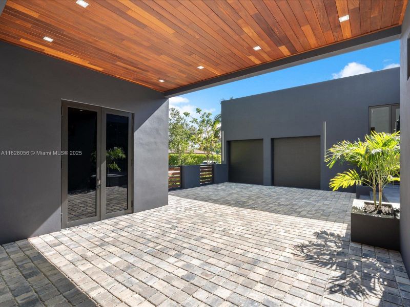 Exterior details and patio area of a home in , Miami (Image 33).