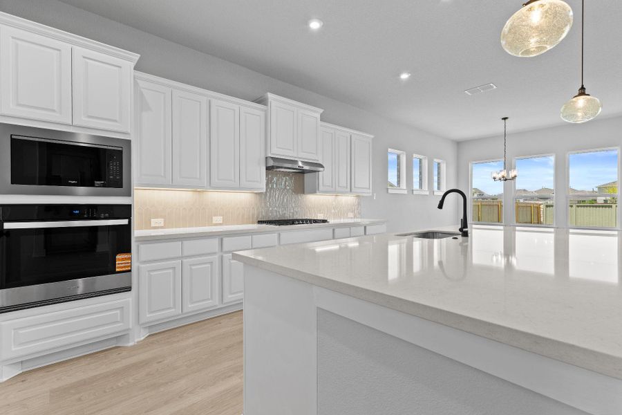 Stunning finishes in Light & Bright Kitchen Stunning finishes in Light & Bright Kitchen