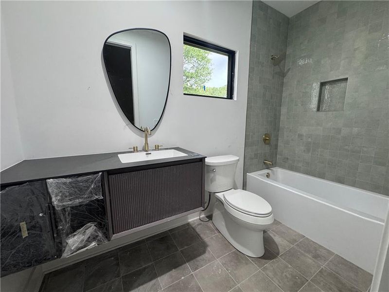 Furnished interior view inside a new home in , Alpharetta (Image 46).