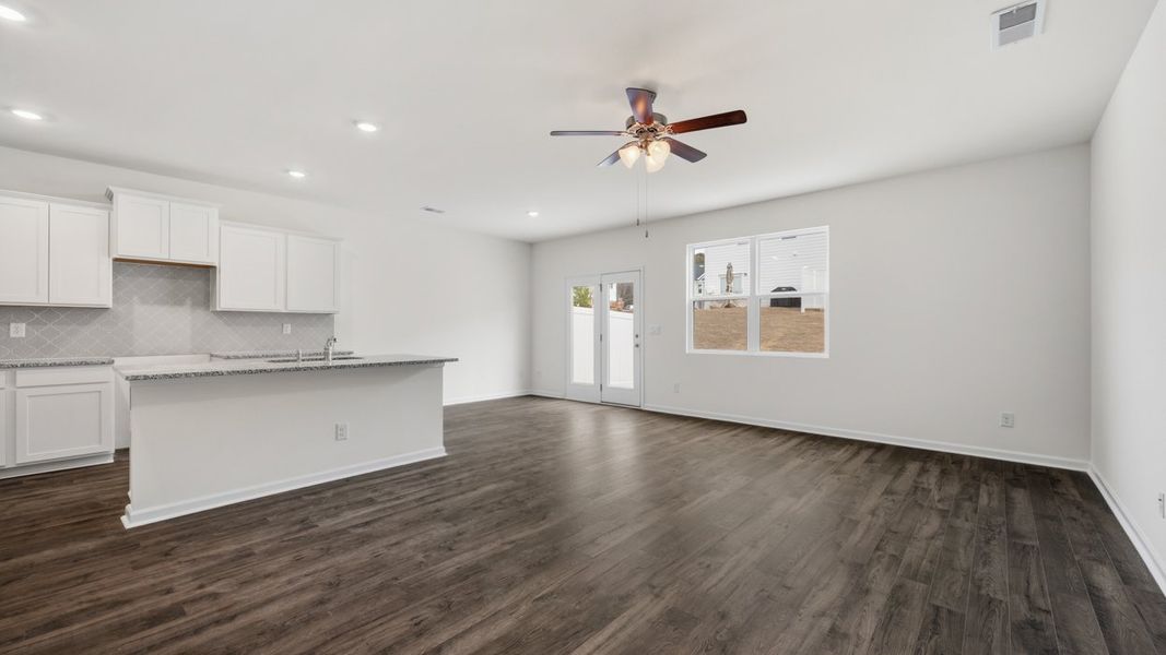 Spacious, unfurnished interior of a new home in Inverness at Sugarloaf, Lawrenceville (Image 15). Spacious, unfurnished interior of a new home in Inverness at Sugarloaf, Lawrenceville (Image 15).