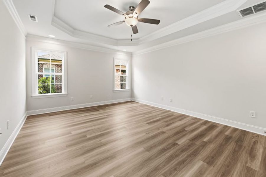 Spacious, unfurnished interior of a new home in Weybridge, Burlington (Image 39).