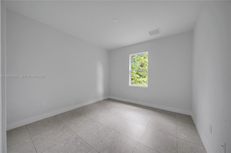 Spacious, unfurnished interior of a new home in , Lehigh Acres (Image 30).