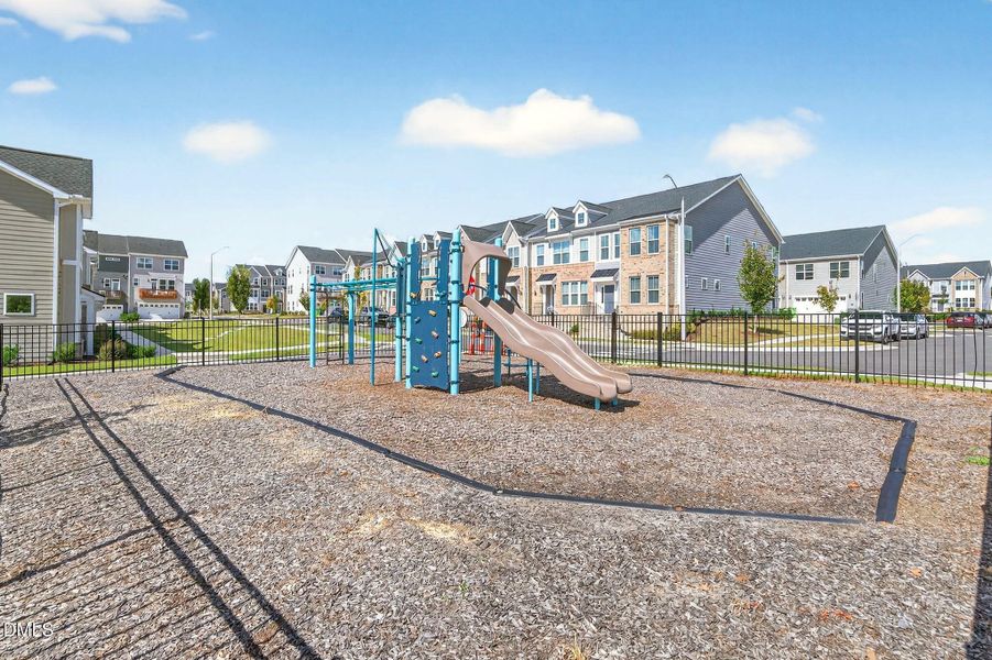 30-web-or-mls-1400 Irving Hill (3 of 30)