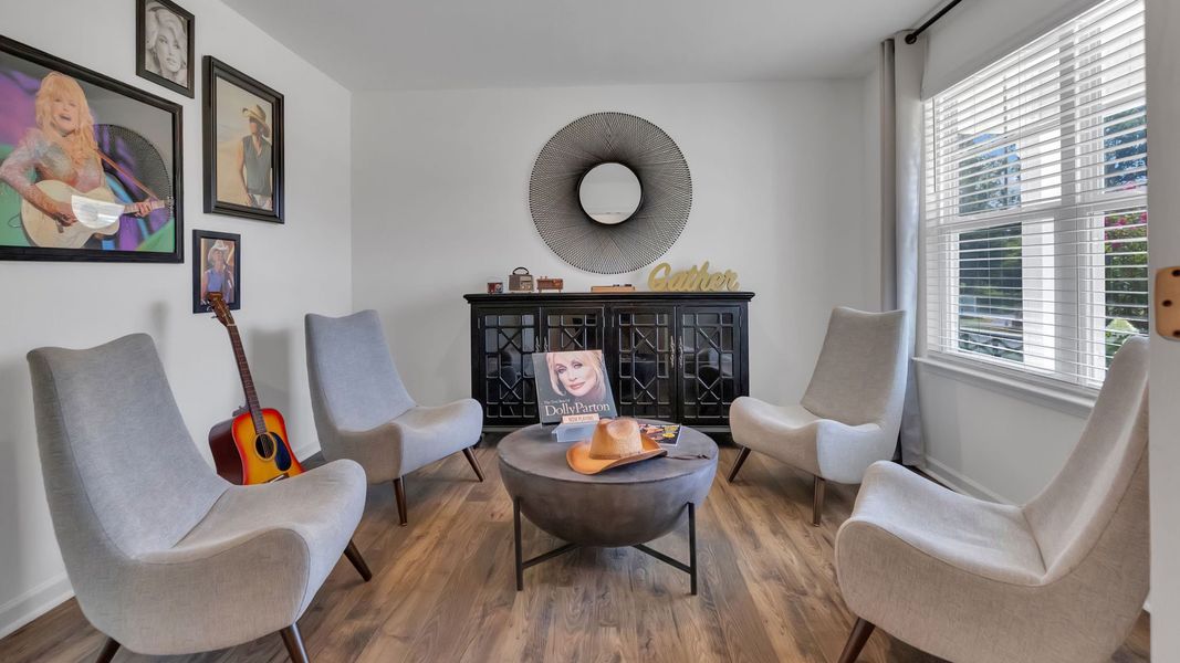 Representative furnished interior of a home built from the Penwell by D.R. Horton in Fairview Hills, Cleveland (Image 8).
