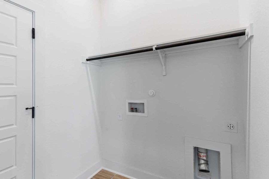 Spacious, unfurnished interior of a new home in Centero at Stone Oak, San Antonio (Image 19).