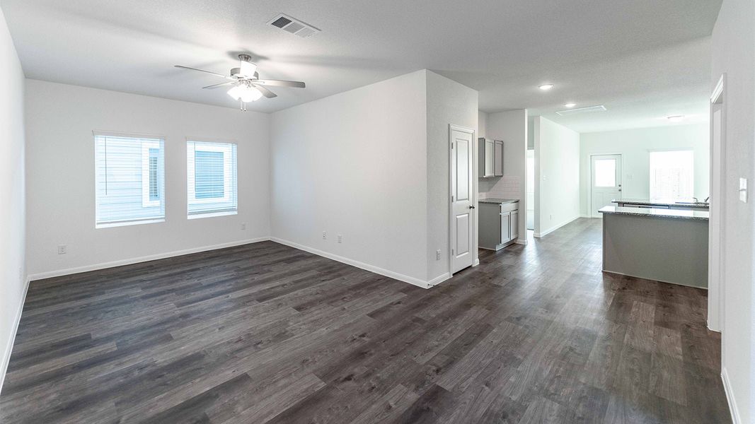 Spacious, unfurnished interior of a new home in Sunset Oaks, Maxwell (Image 21).