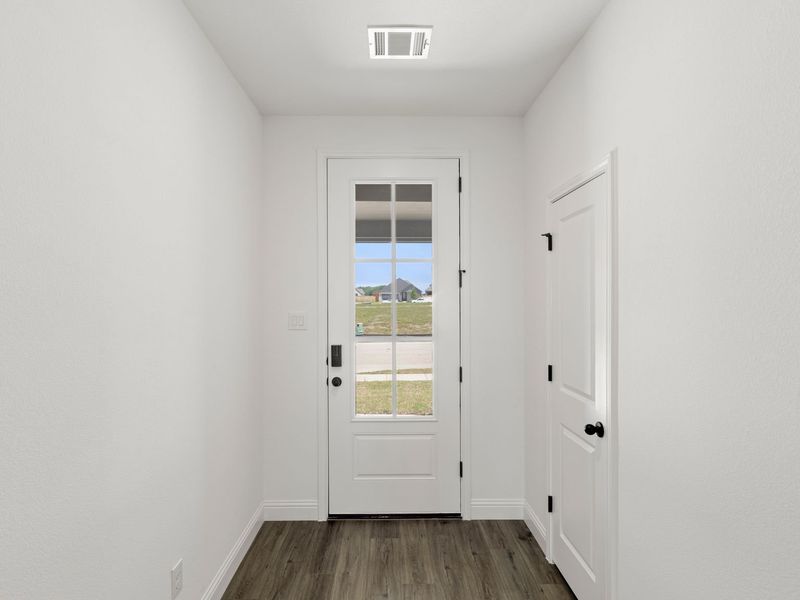 Spacious, unfurnished interior of a new home in Mercer Meadows, Royse City (Image 13).