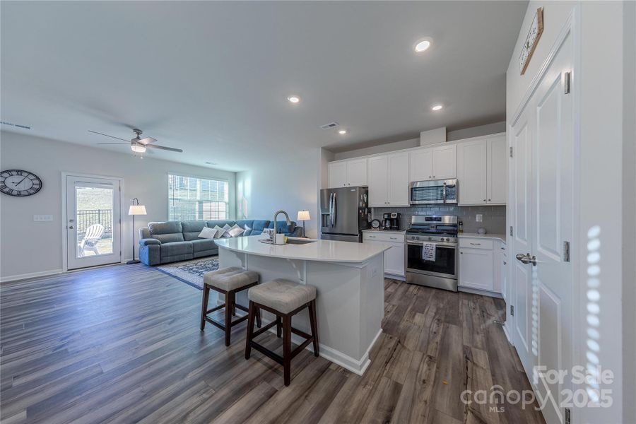 Island with seating Island with seating