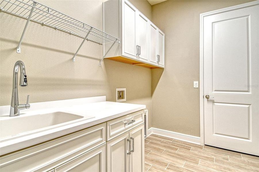 Furnished interior view inside a new home in Canoe Creek, Parrish (Image 10).