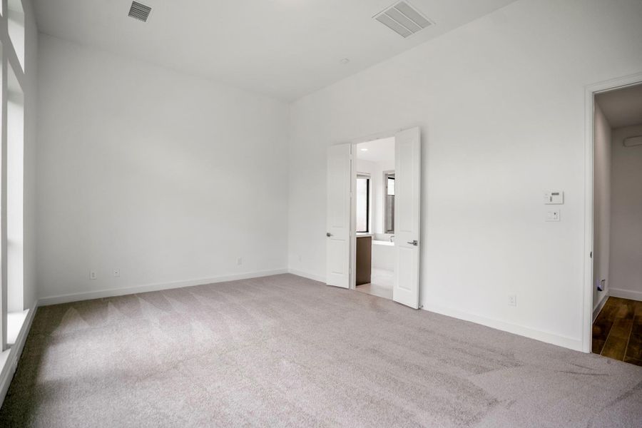 Spacious, unfurnished interior of a new home in Fulbrook on Fulshear Creek, Fulshear (Image 39).