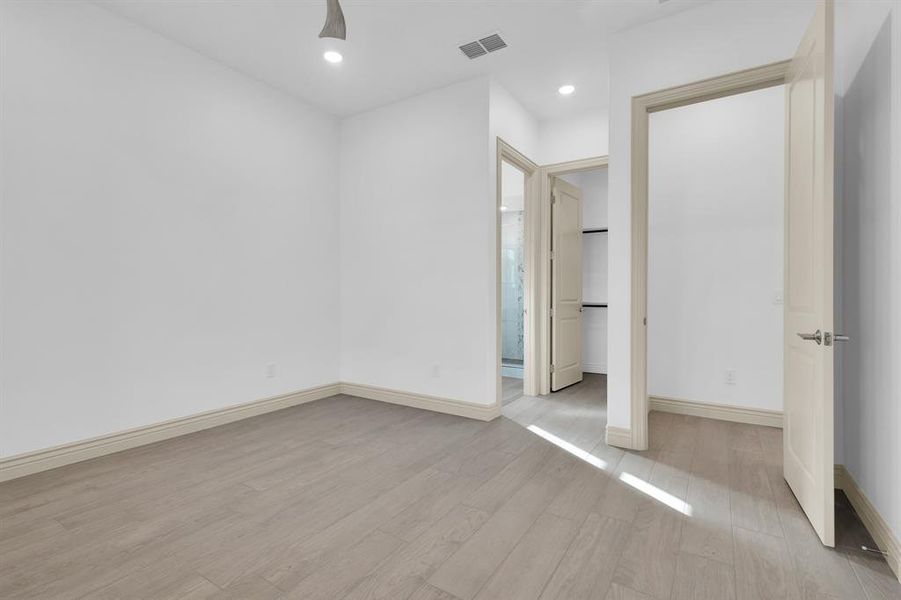 Unfurnished bedroom featuring light wood-type flooring, ceiling fan, and recessed lighting