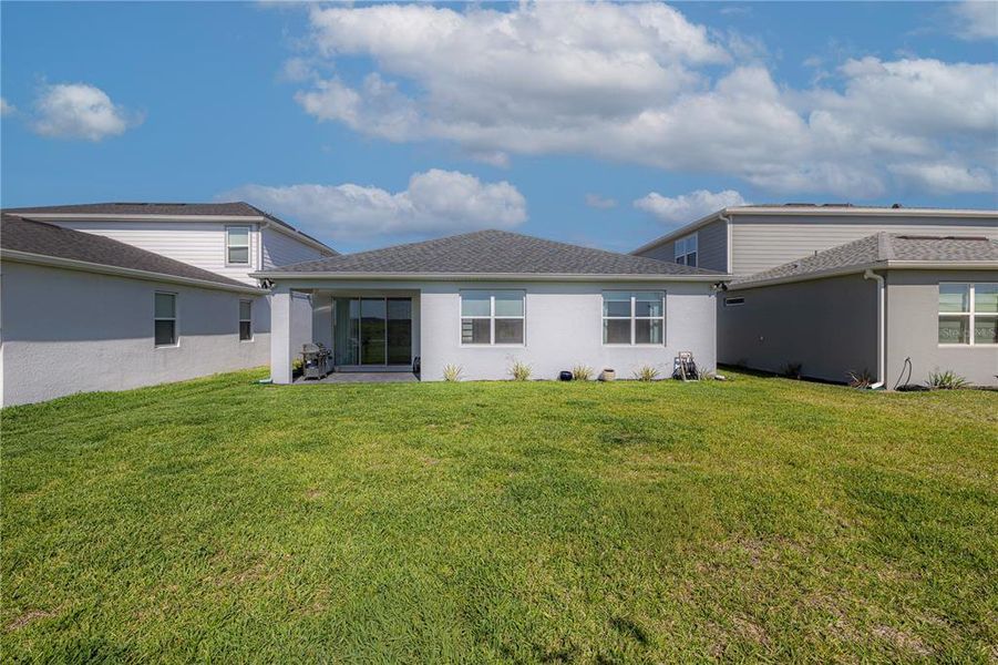 Exterior details and patio area of a home in EverBe, Orlando (Image 32).