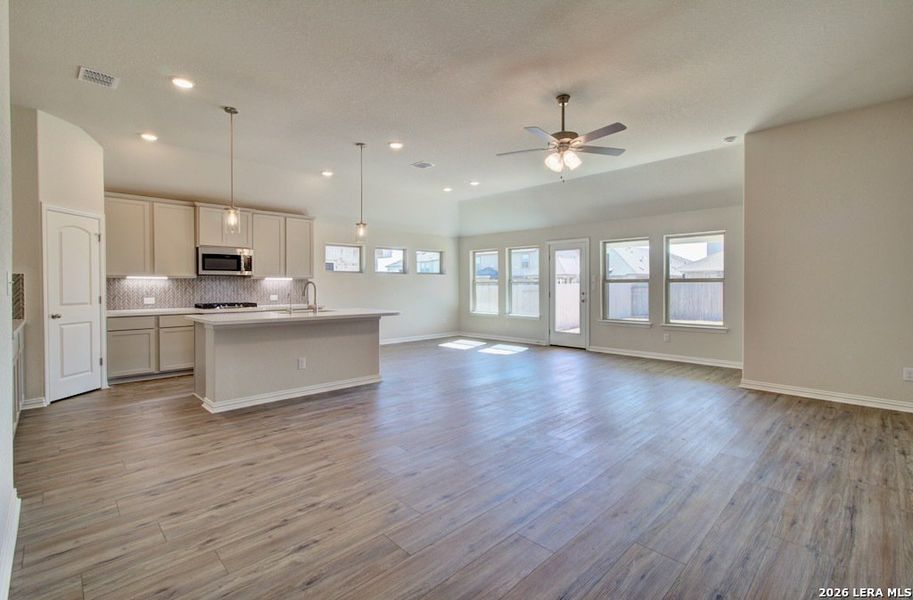 Spacious, unfurnished interior of a new home in Veramendi, New Braunfels (Image 16).
