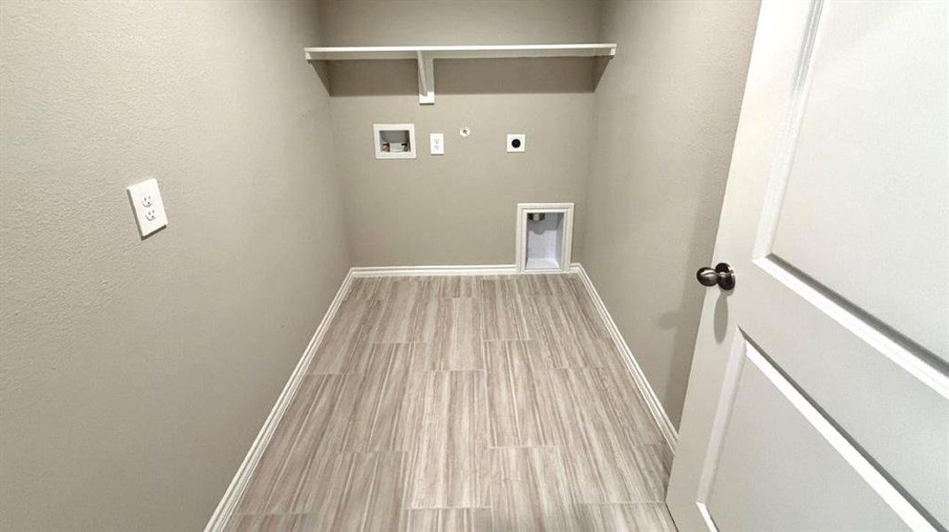 Spacious, unfurnished interior of a new home in Sunnycreek, Fort Worth (Image 20).