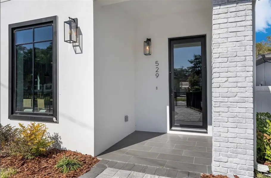 Exterior details and patio area of a home in , Orlando (Image 3).