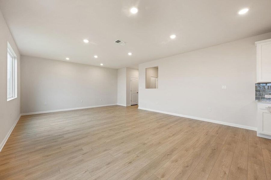Spacious, unfurnished interior of a new home in Covered Bridge, Hutto (Image 30).