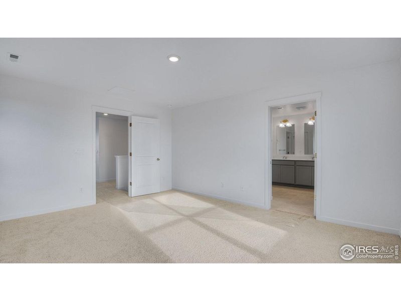 Spacious, unfurnished interior of a new home in Vista Meadows, Fort Lupton (Image 34).