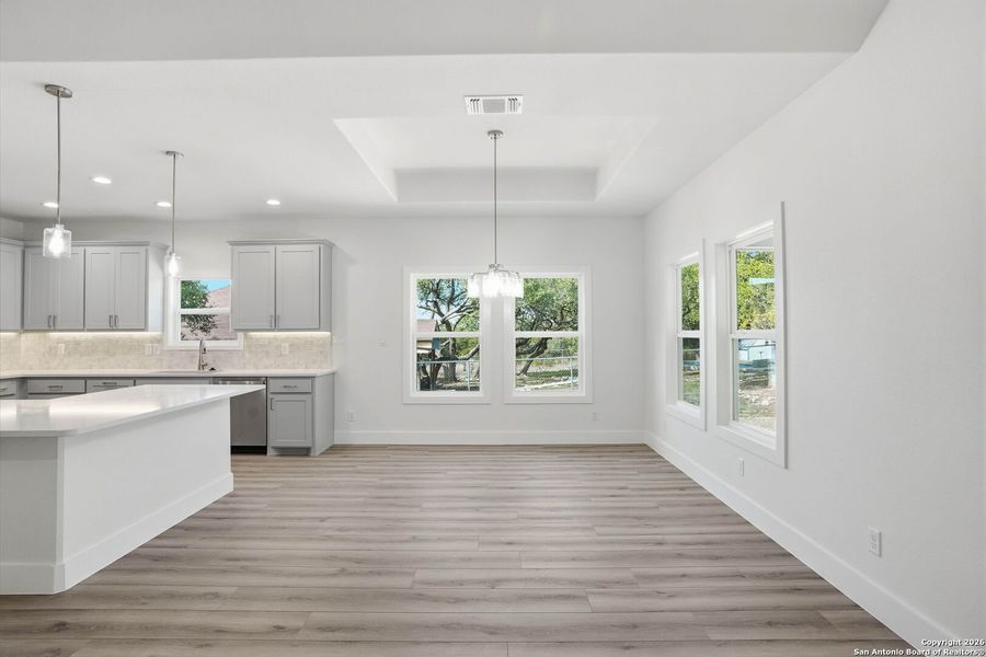 Spacious, unfurnished interior of a new home in , Canyon Lake (Image 32).