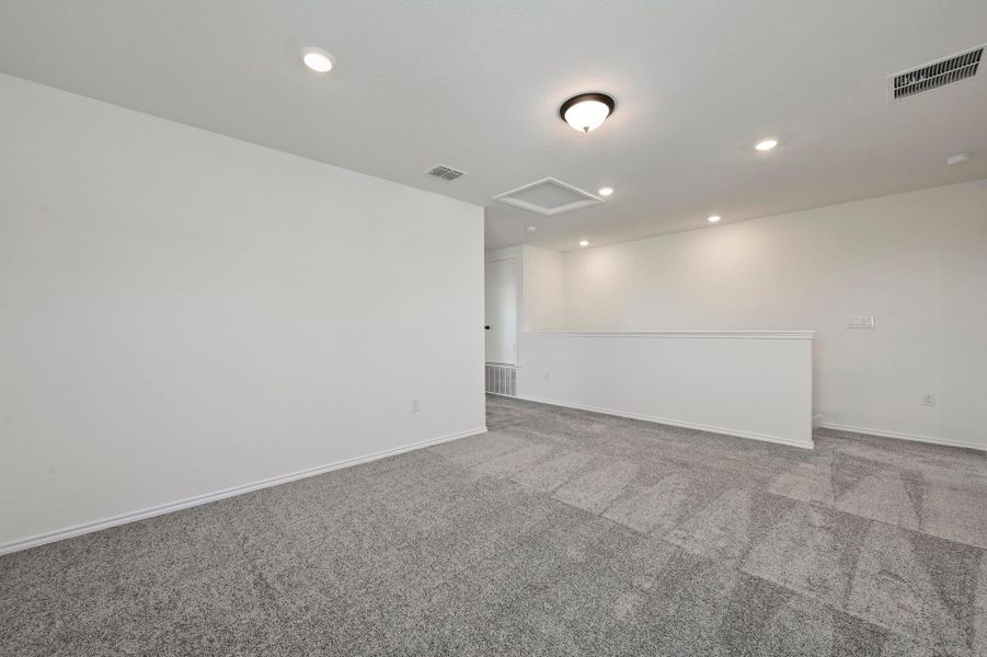 Spacious, unfurnished interior of a new home in Creekside at Estancia, Austin (Image 21). Spacious, unfurnished interior of a new home in Creekside at Estancia, Austin (Image 21).