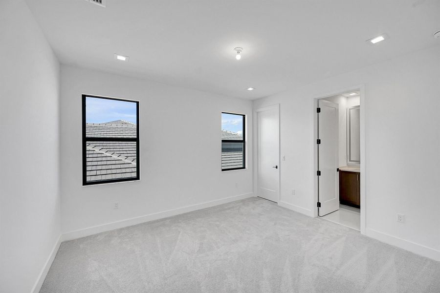 Spacious, unfurnished interior of a new home in Apex at Avenir, Palm Beach Gardens (Image 50).