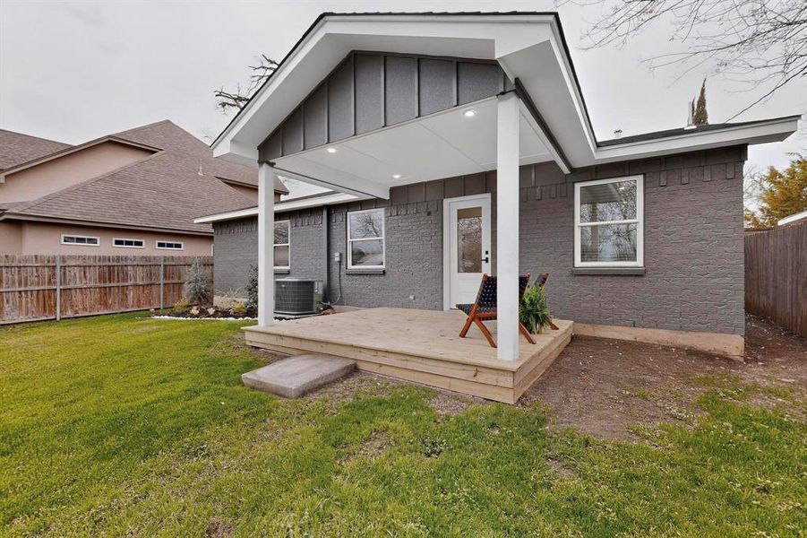 Exterior details and patio area of a home in , White Settlement (Image 4).