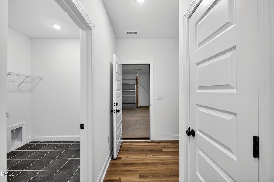 21 -140 w fountainhead lane, interior 21 -140 w fountainhead lane, interior