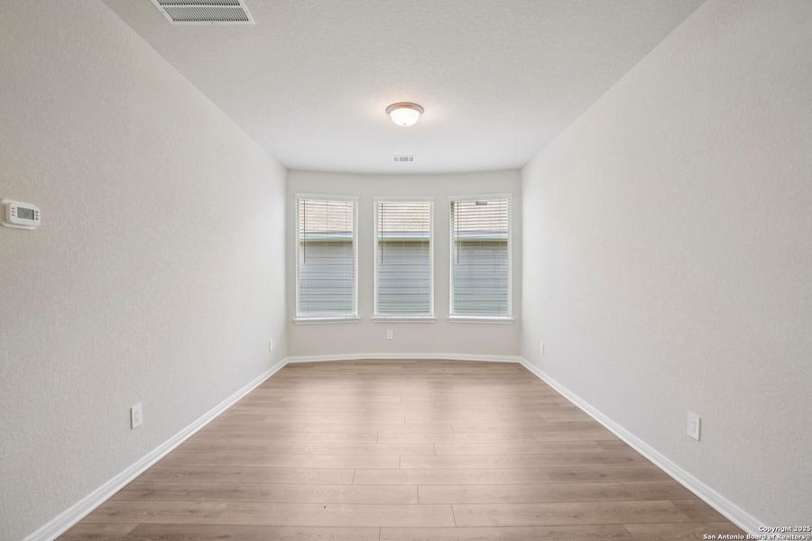 Spacious, unfurnished interior of a new home in Catalina, Converse (Image 24).