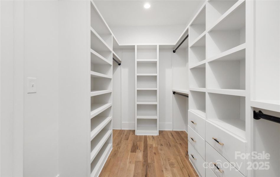 Image 28 of a home in .