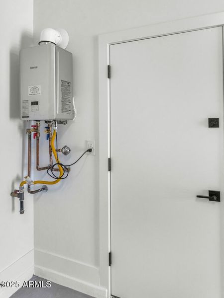 6727 N 9th Dr-large-040-021-6727 N 9th D 6727 N 9th Dr-large-040-021-6727 N 9th D