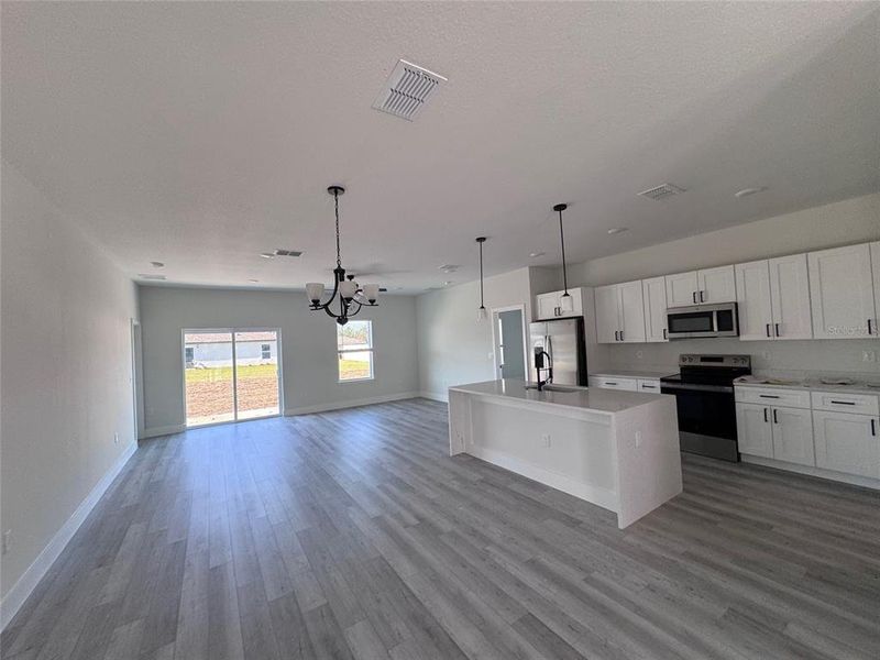 Spacious, unfurnished interior of a new home in , Ocala (Image 10).