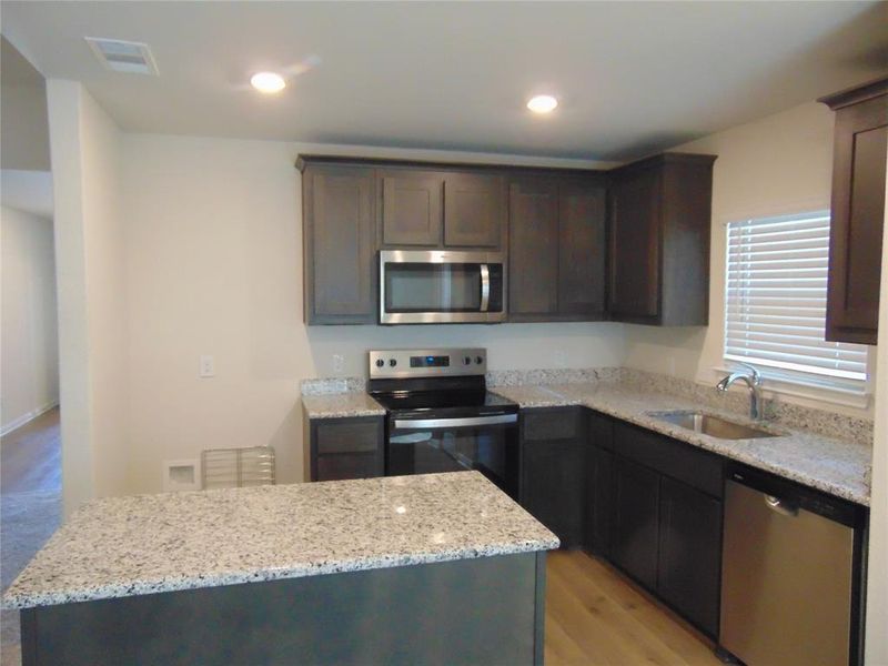 Furnished interior view inside a new home in College Park, Dallas (Image 7).