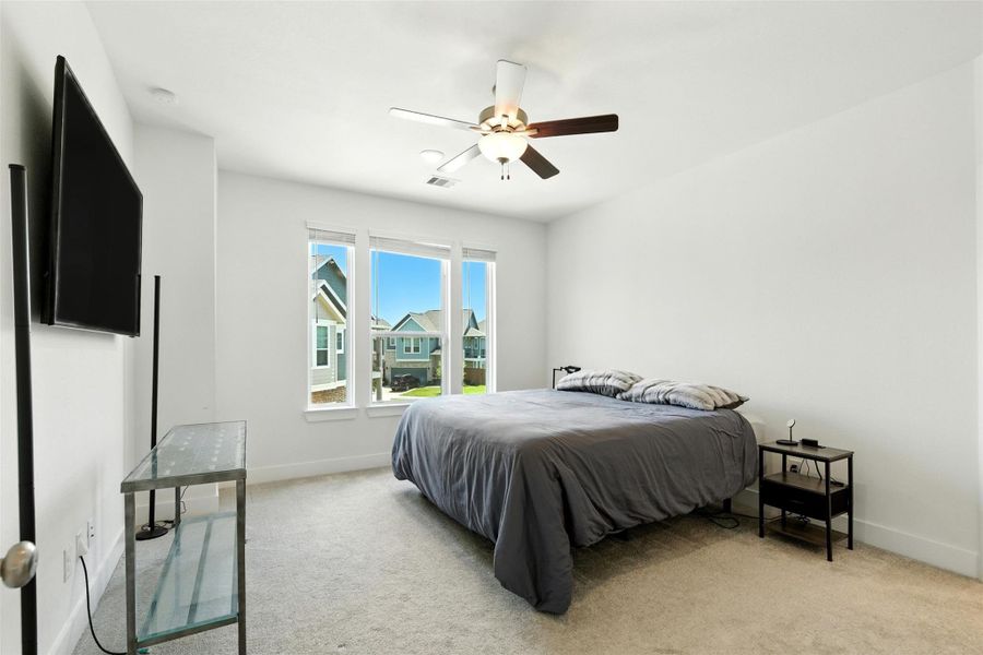 Large windows grace the room,allowing natural light in! Large windows grace the room,allowing natural light in!