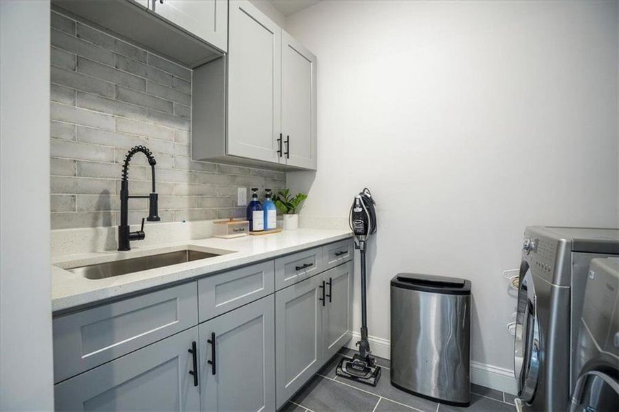 Furnished interior view inside a new home in , Acworth (Image 40).