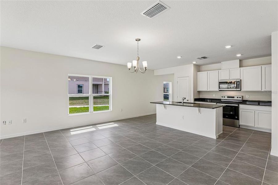Spacious, unfurnished interior of a new home in , Lake Wales (Image 14).
