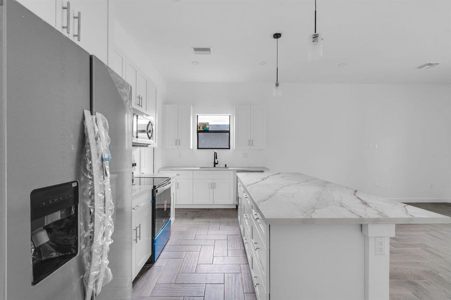 10-web-or-mls-2551NW14th-10